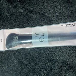 ELF Angled Blush Brush - Black